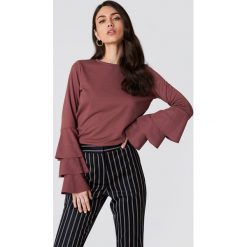 NA-KD Sweter z falbanami - Red. Swetry damskie marki NA-KD. W wyprzedaży za 85.36 zł.