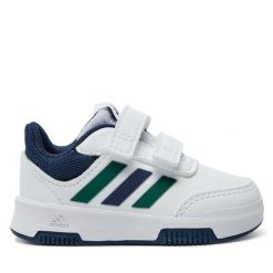 Sneakersy adidas. Białe półbuty chłopięce Adidas, bez wzorów, sportowe, bez zapięcia. Za 119.99 zł.