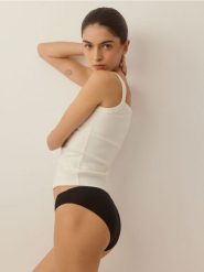 Bawełniane majtki figi 5 pack - pastelowy róż. Czerwone figi damskie Reserved, l, bez wzorów, z bawełny. Za 59.99 zł.