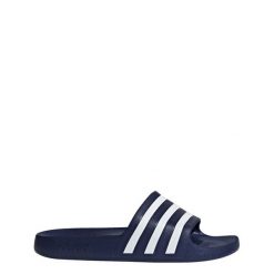 Klapki adilette Aqua. Białe klapki damskie Adidas, bez wzorów, eleganckie, bez obcasa. Za 99.95 zł.