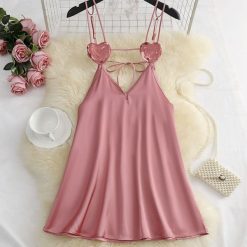 Koszulka nocna z serduszkami i regulowanymi ramiączkami Viorina. Czerwone koszule nocne damskie Intica, m, bez wzorów. Za 119.00 zł.