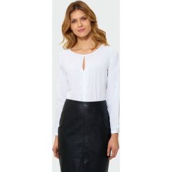 Elegancka bluzka z ozdobną koronką. Bluzki damskie marki Greenpoint. Za 29.99 zł.