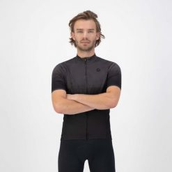 Koszulka rowerowa męska Rogelli SPHERE z krótkim rękawem, przewiewna. Czarne buty sportowe męskie Rogelli, bez zapięcia, rowerowe. Za 199.00 zł.