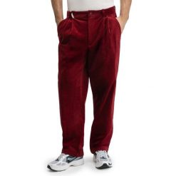 Męskie spodnie sztruksowe z szerokimi nogawkami Siroko Duke Burgundy. Czerwone spodnie materiałowe męskie SIROKO, m, bez wzorów, ze sztruksu, klasyczne. Za 212.00 zł.