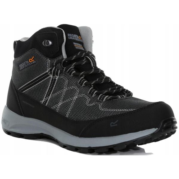 Buty trekkingowe męskie Samaris Lite. Czarne trekkingi męskie Regatta, trekkingowe. W wyprzedaży za 253.00 zł.
