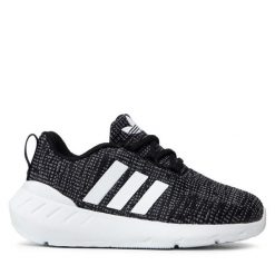 Sneakersy adidas. Czarne trampki i tenisówki chłopięce Adidas, bez wzorów, bez zapięcia. Za 169.99 zł.
