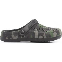 Czarne Klapki Pushing. Klapki męskie marki Born2be. Za 39.99 zł.
