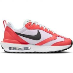 Buty do chodzenia damskie Nike Air Max Dawn 500. Czerwone obuwie sportowe damskie Nike, bez wzorów, z materiału, trekkingowe, nike air max. Za 782.00 zł.