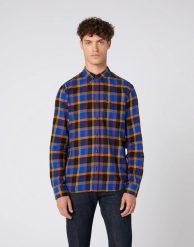 WRANGLER LS 1PKT BDOWN SHIRT COBALT BLUE W5A3ORB09 112130034. Niebieskie koszule męskie Wrangler, m, bez wzorów, bez kołnierzyka, bez ramiączek. Za 129.99 zł.