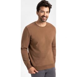 Beżowa bluza męska wkładana przez głowę B‑ANDY. Brązowe bluzy męskie Volcano, m, bez wzorów, z bawełny, bez kaptura. Za 119.99 zł.