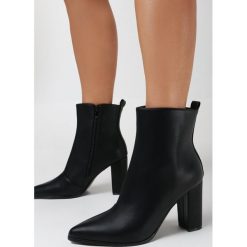 Czarne Botki Thalarena. Czarne botki damskie Born2be, ze szpiczastym noskiem, bez obcasa, na obcasie, bez zapięcia. Za 59.99 zł.