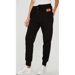 Calvin Klein Jeans - Spodnie. Jeansy damskie marki Calvin Klein Jeans. W wyprzedaży za 319.90 zł.