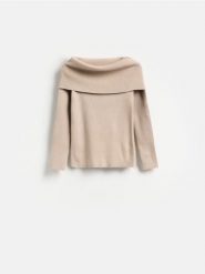 Sweter z wykładanym kołnierzem - beżowy. Brązowe swetry damskie Reserved, l, bez wzorów, z dzianiny, bez kołnierzyka, bez ramiączek, bez kaptura. Za 109.99 zł.