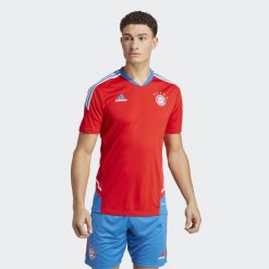 Koszulka treningowa Bayern Munich Condivo 2022/23. Czerwone koszulki sportowe męskie Adidas, s, bez wzorów, bez kołnierzyka, bez ramiączek, do piłki nożnej. Za 234.05 zł.