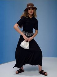 Spódnica maxi z asymetrycznym marszczeniem - czarny. Czarne spódnice damskie Sinsay, l, bez wzorów, maxi, asymetryczne. Za 39.99 zł.