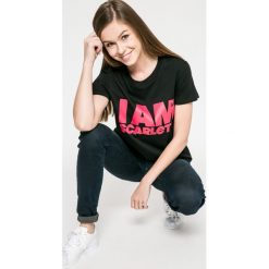 Lee - Top Scarlett. Szare topy damskie Lee, z nadrukiem, z bawełny, z okrągłym kołnierzem, z krótkim rękawem. W wyprzedaży za 69.90 zł.