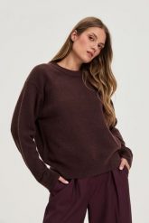 Gładki sweter brązowy. Brązowe swetry damskie MOODO, xl, bez wzorów, z elastanu, bez kołnierzyka, bez ramiączek, bez kaptura. Za 129.99 zł.
