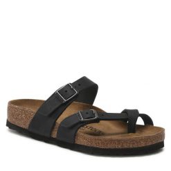 Klapki Birkenstock. Czerwone klapki damskie Birkenstock, bez wzorów, bez obcasa. Za 539.99 zł.