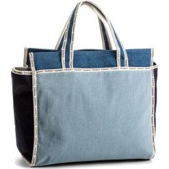 Torebka TOMMY HILFIGER - Th Logo Tape Tote Denim AW0AW05089 901. Niebieskie torebki do ręki damskie Tommy Hilfiger, z denimu. W wyprzedaży za 329.00 zł.