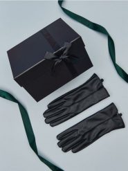 Rękawiczki - czarny. Czarne rękawiczki damskie Sinsay, bez wzorów, ze skóry. Za 29.99 zł.