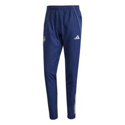 Spodnie dresowe Prematch Arsenal 2025/26. Niebieskie spodnie sportowe męskie Adidas, bez wzorów, z dresówki, do piłki nożnej. W wyprzedaży za 235.00 zł.
