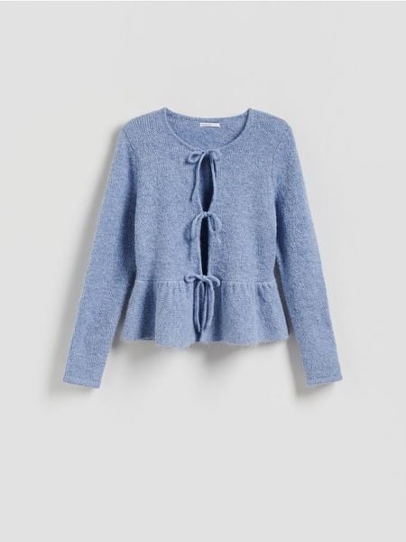 Sweter z wiązaniami - jasnoniebieski. Niebieskie swetry damskie Reserved, l, bez wzorów, z dzianiny, bez kołnierzyka, bez ramiączek, bez kaptura. W wyprzedaży za 59.99 zł.