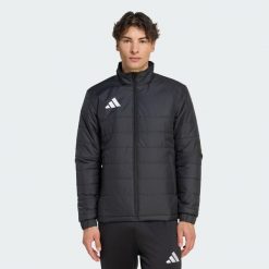 Lekka kurtka Entrada26. Białe kurtki sportowe męskie Adidas, bez wzorów, do piłki nożnej. Za 239.99 zł.