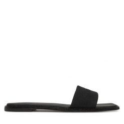 Klapki Calvin Klein. Czarne klapki damskie Calvin Klein, bez wzorów, bez obcasa. Za 239.99 zł.