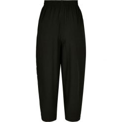 Spodnie damskie Urban Classics wide viscose culotte (duże rozmiary). Czarne bokserki damskie Urban Classics, xl, bez wzorów. Za 206.00 zł.