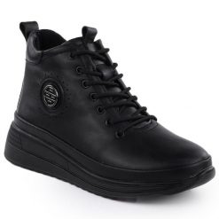 Skórzane botki damskie na koturnie czarne Filippo DBT4215. Czarne botki damskie Filippo, ze skóry, bez obcasa, na koturnie, bez zapięcia. Za 259.99 zł.