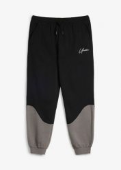 Spodnie joggingowe z miękkiej bawełny organicznej. Czarne spodnie materiałowe dla chłopców bonprix, bez wzorów, z bawełny. Za 79.99 zł.