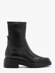 Botki damskie na lekkim spodzie z elastyczną cholewką. Czarne botki damskie Ryłko, ze skóry, z okrągłym noskiem, bez obcasa, bez zapięcia. Za 449.99 zł.