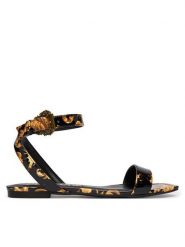 Versace Jeans Couture Sandały 80VA3S61 ZS366 G89 Czarny. Czarne sandały damskie Versace Jeans Couture, bez wzorów, z jeansu, bez obcasa, na płaskiej podeszwie, bez zapięcia. Za 799.99 zł.