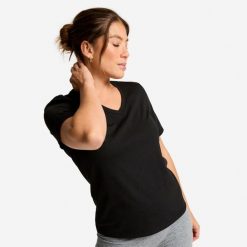 Koszulka fitness damska dekolt V. Czarne koszulki sportowe damskie Decathlon, m, bez wzorów, z bawełny, bez kołnierzyka, bez ramiączek, na fitness i siłownię. Za 39.99 zł.