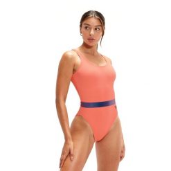 Strój pływacki jednoczęściowy damski Speedo Belted Deep U-Back. Fioletowe kostiumy jednoczęściowe damskie Speedo, xs, bez wzorów, sportowe, do pływania. Za 119.99 zł.