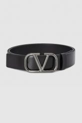 VALENTINO GARAVANI Czarny pasek męski ze skóry, Rozmiar 100. Czarne paski damskie Valentino Garavani, bez wzorów, ze skóry. W wyprzedaży za 1,599.99 zł.