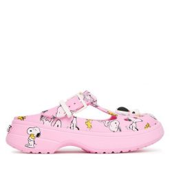 Klapki Crocs. Czerwone klapki damskie Crocs, bez wzorów, bez obcasa. Za 319.99 zł.