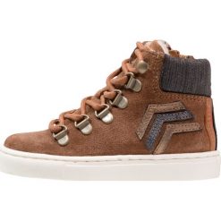 Hip Tenisówki i Trampki wysokie mid brown. Buty sportowe chłopięce marki Hip. W wyprzedaży za 367.20 zł.