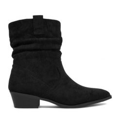 Kowbojki JENNY. Czarne botki damskie Jenny, bez obcasa, na słupku, bez zapięcia. Za 159.99 zł.