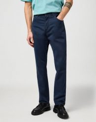 MESKIE SPODNIE WRANGLER TEXAS SLIM DARK NAVY 112362470. Niebieskie spodnie materiałowe męskie Wrangler, l, bez wzorów, z materiału. Za 219.99 zł.