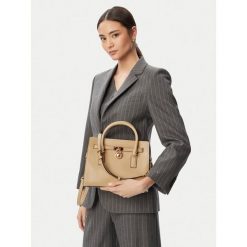Torebka MICHAEL Michael Kors. Brązowe torebki do ręki damskie MICHAEL Michael Kors, bez wzorów, klasyczne, bez dodatków. Za 1,239.00 zł.