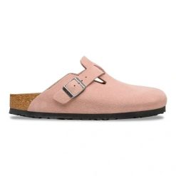 BIRKENSTOCK Boston LEVE Pink Clay Klapki damskie. Czerwone klapki damskie Birkenstock, bez wzorów, ze skóry, klasyczne, bez obcasa. Za 669.00 zł.