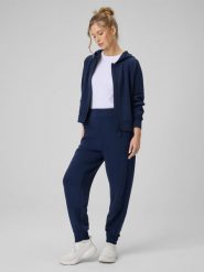 4F Spodnie dresowe z modalem joggery damskie - granatowe S. Niebieskie spodnie dresowe damskie 4f, s, bez wzorów, z dresówki. Za 189.99 zł.