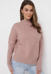 Ciemnoróżowy Sweter z Wełną o Asymetrycznym Fasonie z Tłoczeniem Sarositte. Czerwone swetry damskie Born2be, bez wzorów, z wełny, z asymetrycznym kołnierzem, bez ramiączek, bez kaptura. Za 159.99 zł.