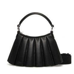 Torebka Lacoste. Czarne torebki do ręki damskie Lacoste, bez wzorów, klasyczne, bez dodatków. Za 822.99 zł.