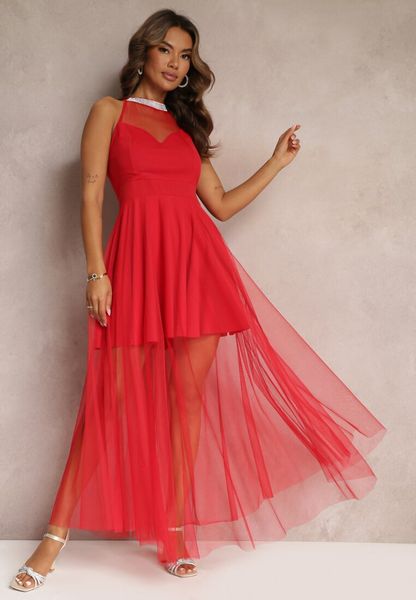 Czerwona Maxi Sukienka o Rozkloszowanym Fasonie z Długim Tiulem i Ozdobnymi Cyrkoniami Amorah. Czerwone sukienki damskie Renee, na imprezę, bez wzorów, z tiulu, eleganckie, bez kołnierzyka, bez ramiączek, maxi, rozkloszowane. Za 129.99 zł.