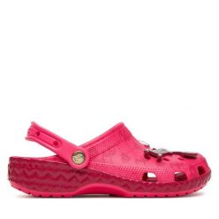 Klapki Crocs. Czerwone klapki damskie Crocs, bez wzorów, bez obcasa. Za 209.99 zł.