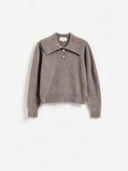 Sweter z wełną i domieszką kaszmiru - beżowy. Brązowe swetry damskie Reserved, l, bez wzorów, z dzianiny, bez kołnierzyka, bez ramiączek, bez kaptura. Za 299.99 zł.