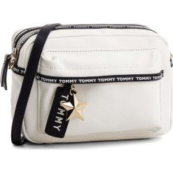 Torebka TOMMY HILFIGER - Th Logo Tape Crssover AW0AW05285 104. Listonoszki damskie marki Tommy Hilfiger. Za 349.00 zł.
