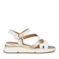 Sandały Geox. Brązowe sandały damskie Geox, bez wzorów, bez obcasa, na koturnie, bez zapięcia. Za 419.99 zł.